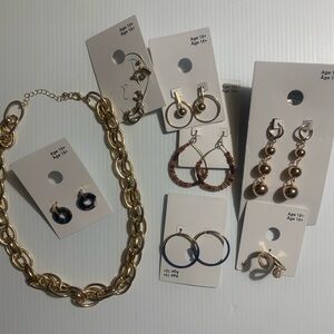 Gold Chain Necklace Earrings and ring NWT  great accessories for ant outfits